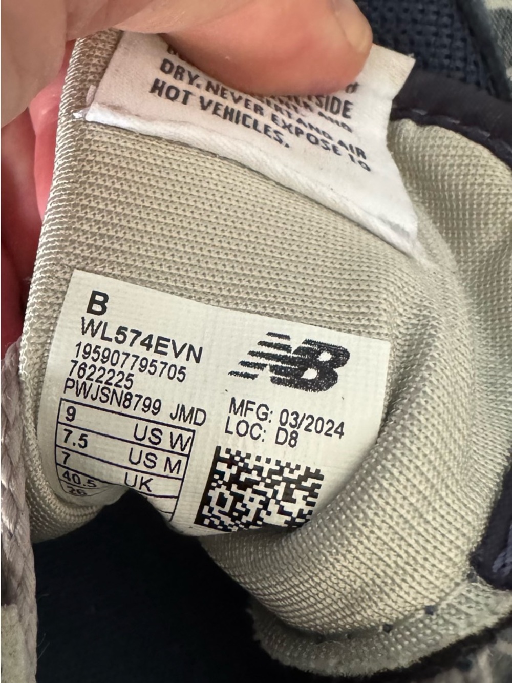 New Balance Classic 574 women’s Navy & Cream Sneakers - Picture 7 of 7